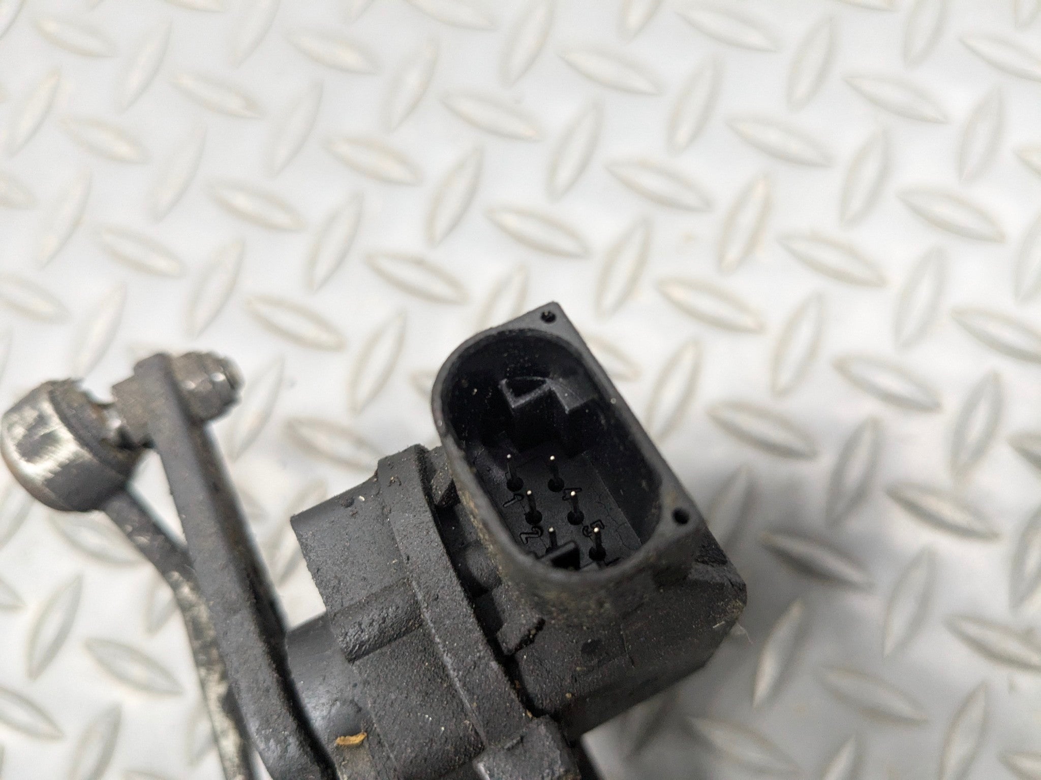 2003 - 2005 LAND ROVER RANGE ROVER OEM FRONT SUSPENSION HEIGHT LEVEL SENSOR