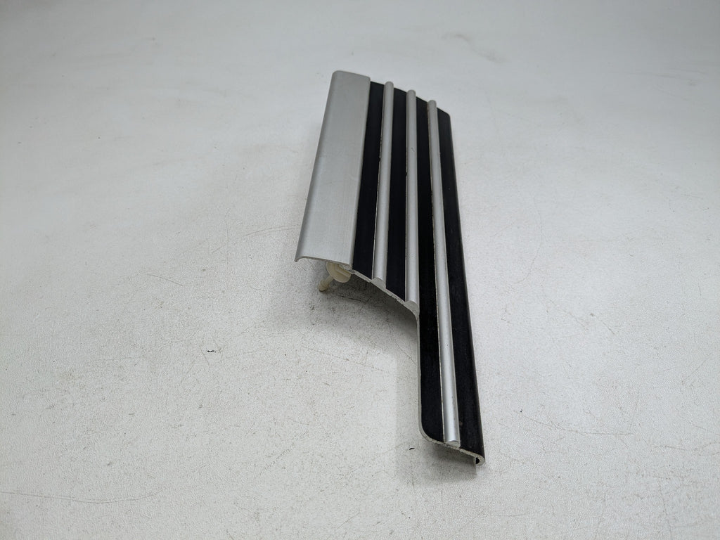 2003 - 2005 LAND ROVER RANGE ROVER OEM DOOR SILL SCUFF PLATE REAR RIGHT SIDE