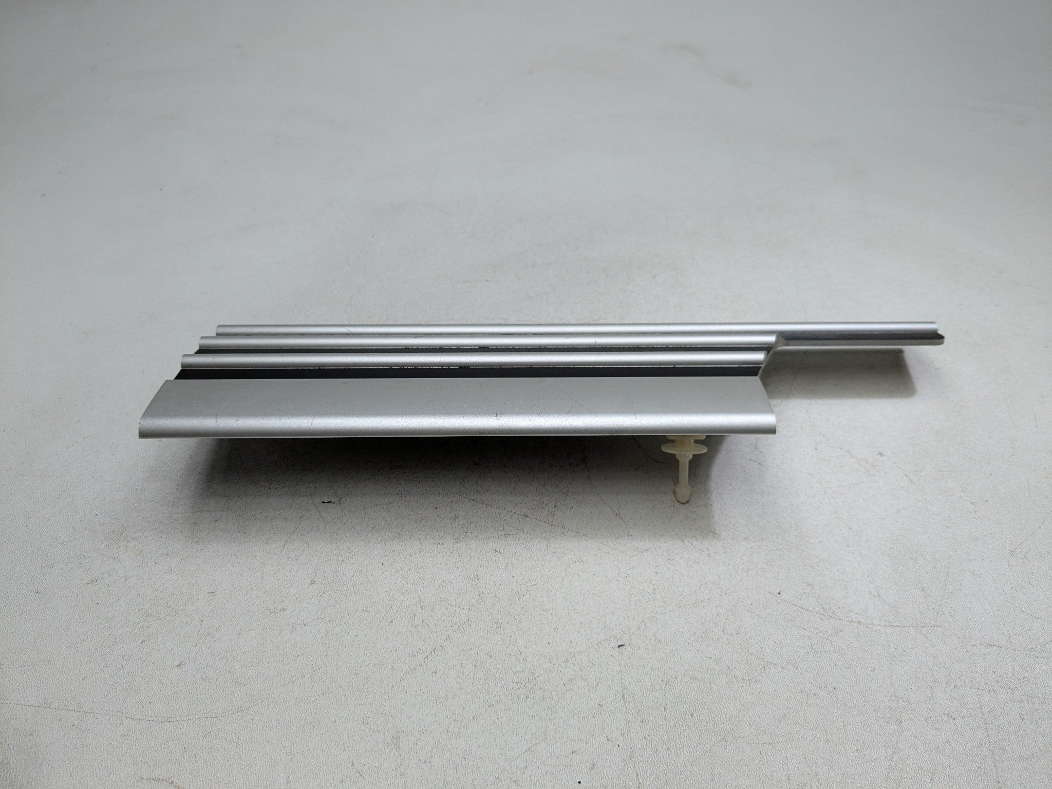 2003 - 2005 LAND ROVER RANGE ROVER OEM DOOR SILL SCUFF PLATE REAR RIGHT SIDE