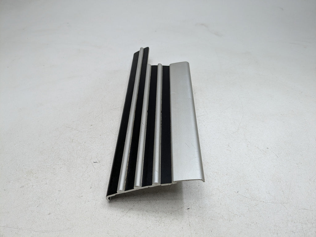 2003 - 2005 LAND ROVER RANGE ROVER OEM DOOR SILL SCUFF PLATE REAR RIGHT SIDE