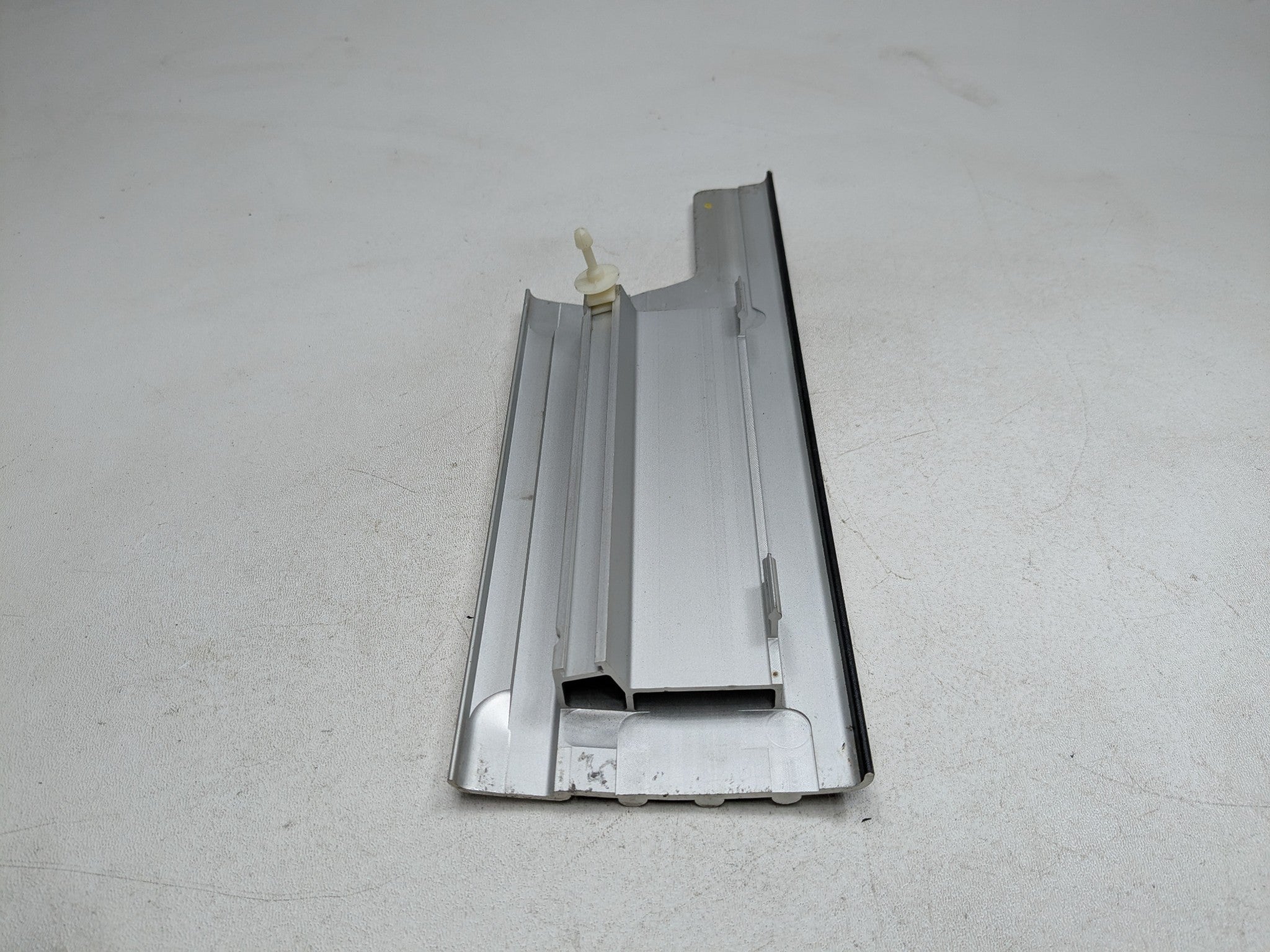 2003 - 2005 LAND ROVER RANGE ROVER OEM DOOR SILL SCUFF PLATE REAR RIGHT SIDE