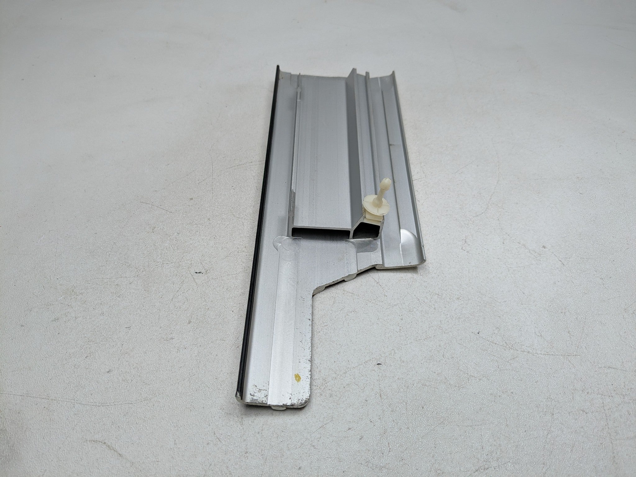 2003 - 2005 LAND ROVER RANGE ROVER OEM DOOR SILL SCUFF PLATE REAR RIGHT SIDE