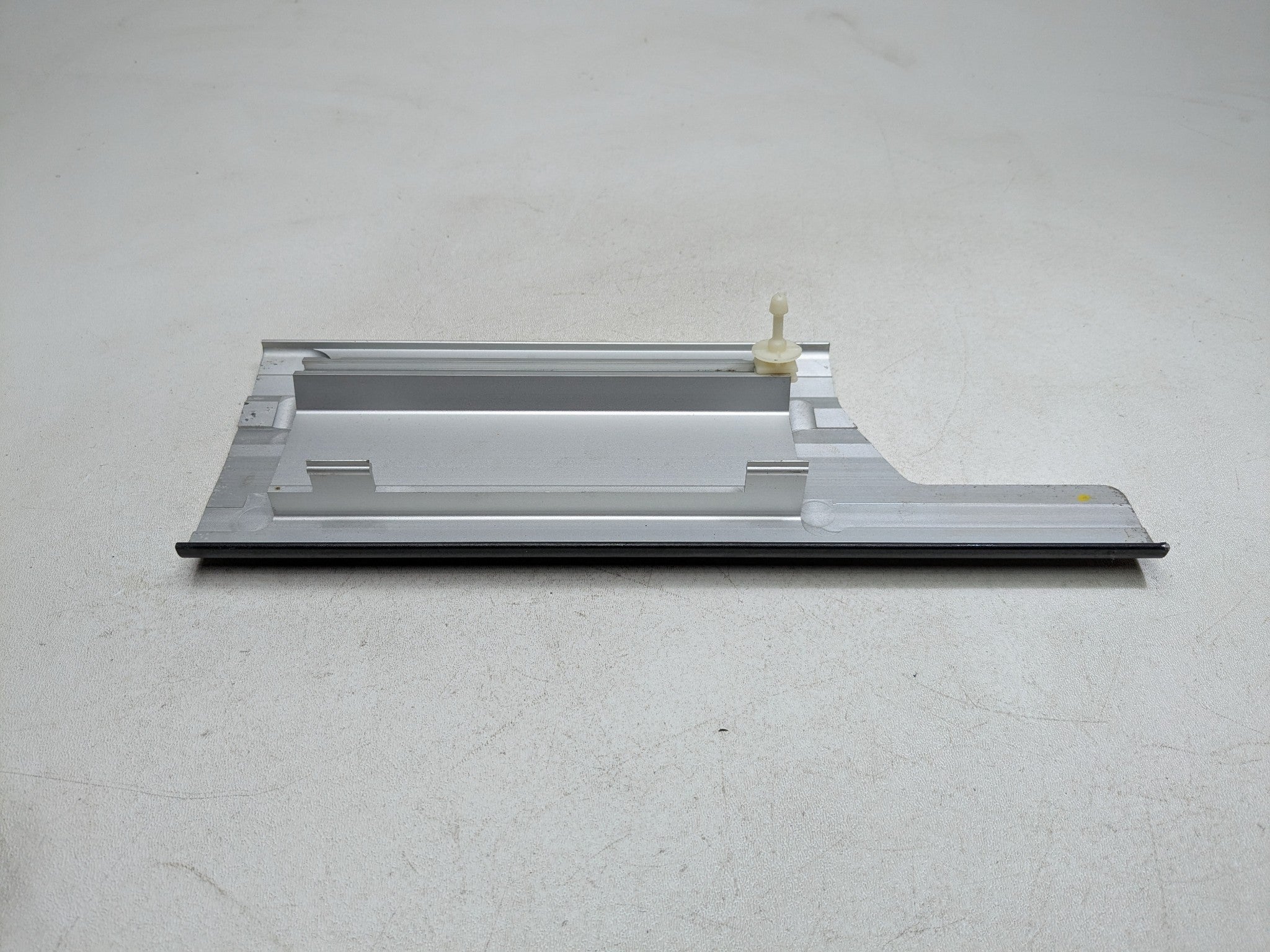 2003 - 2005 LAND ROVER RANGE ROVER OEM DOOR SILL SCUFF PLATE REAR RIGHT SIDE