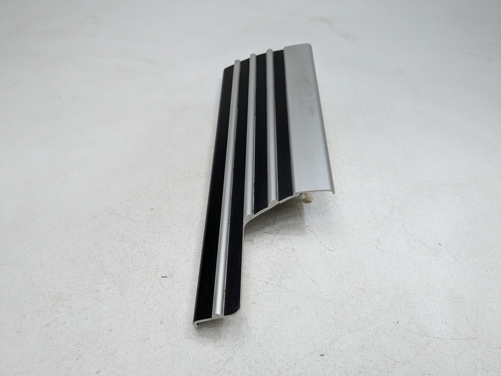 03 - 05 LAND ROVER RANGE ROVER OEM DOOR SILL SCUFF PLATE REAR LEFT DRIVER SIDE