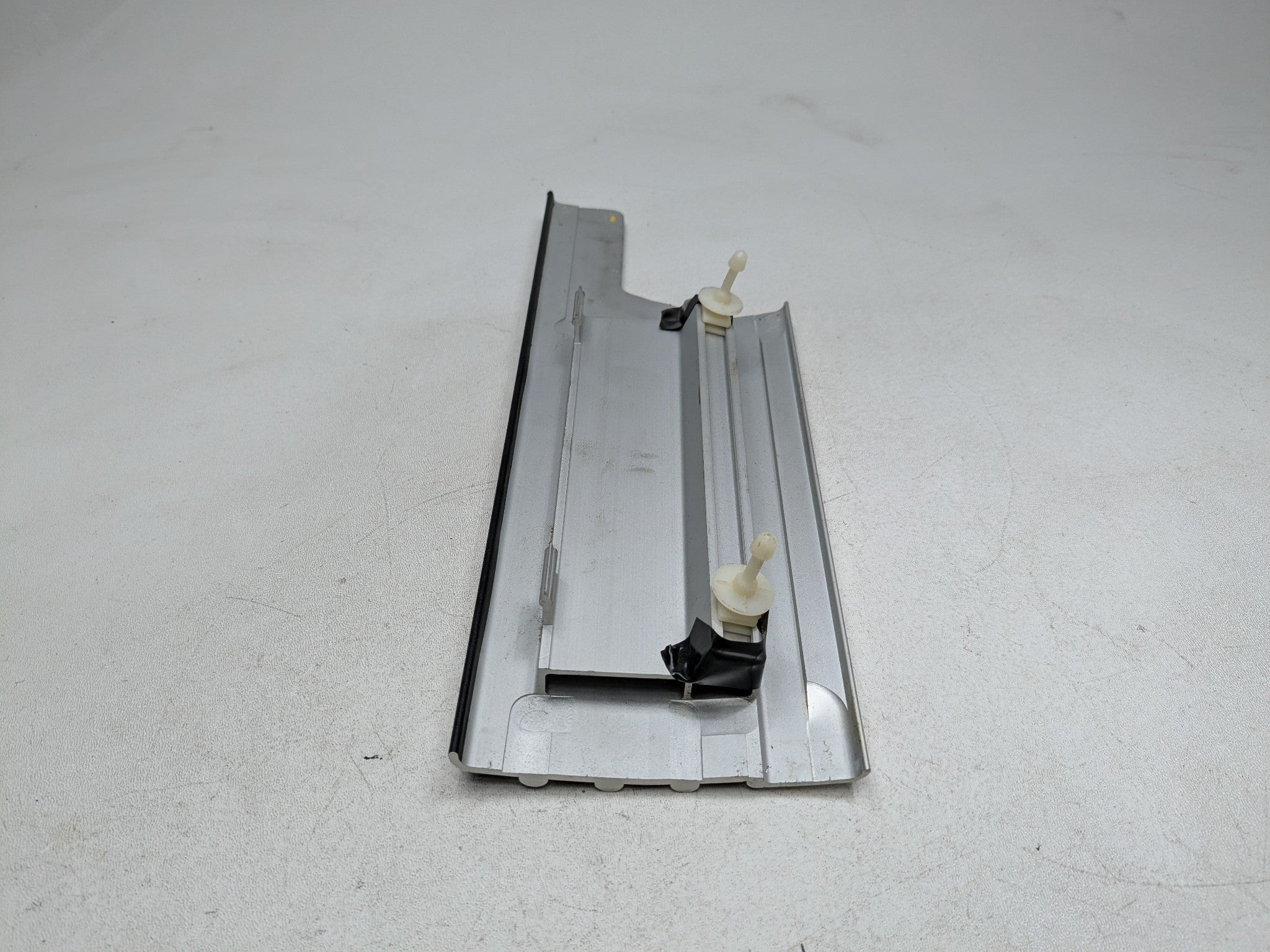 03 - 05 LAND ROVER RANGE ROVER OEM DOOR SILL SCUFF PLATE REAR LEFT DRIVER SIDE
