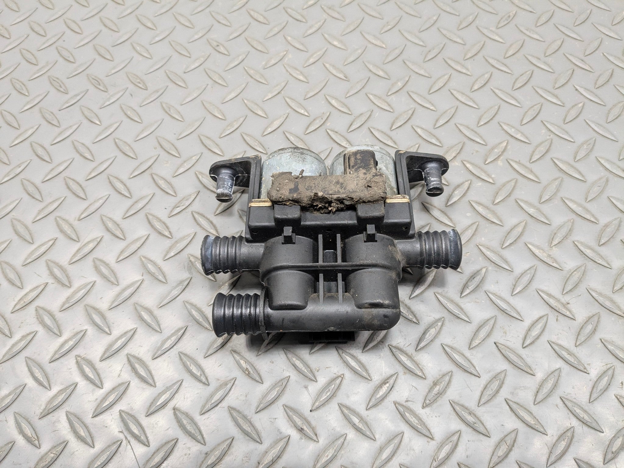 2003 - 2005 LAND ROVER RANGE ROVER OEM AC HEATER WATER CONTROL VALVE PUMP