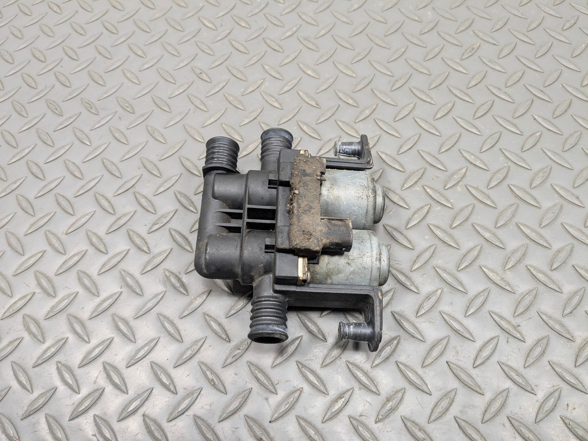 2003 - 2005 LAND ROVER RANGE ROVER OEM AC HEATER WATER CONTROL VALVE PUMP