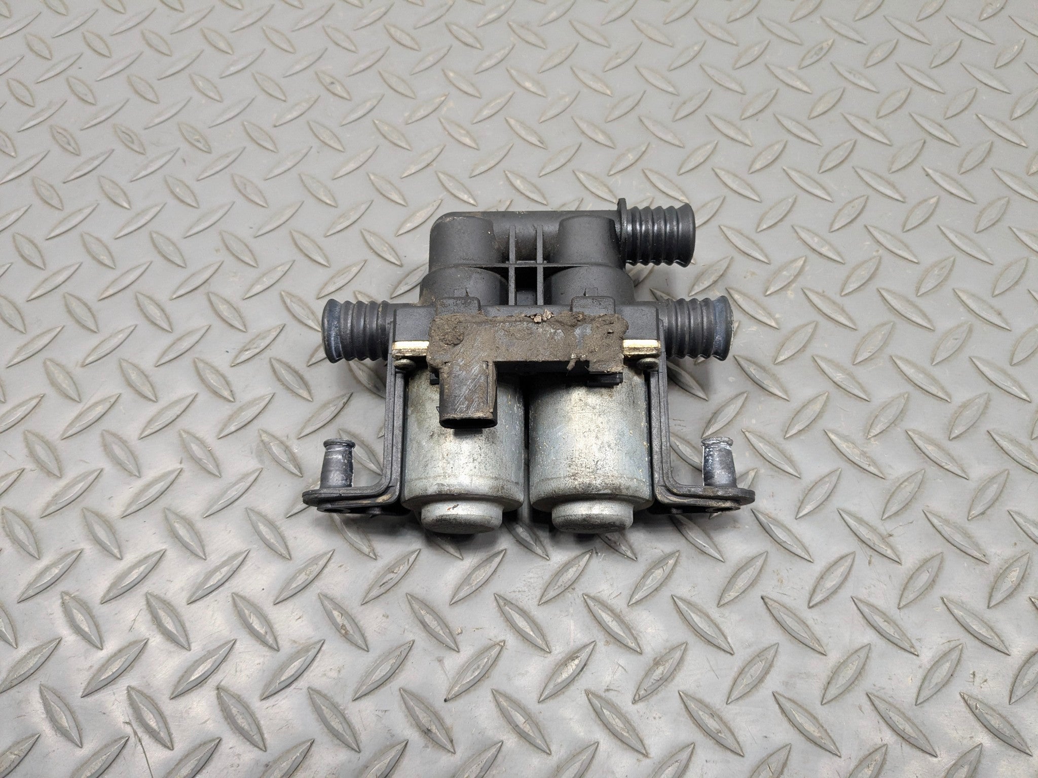 2003 - 2005 LAND ROVER RANGE ROVER OEM AC HEATER WATER CONTROL VALVE PUMP