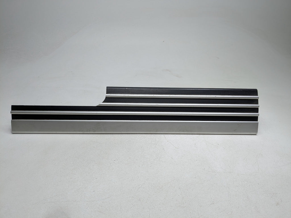 2003 - 2005 LAND ROVER RANGE ROVER OEM DOOR SILL SCUFF PLATE FRONT RIGHT SIDE