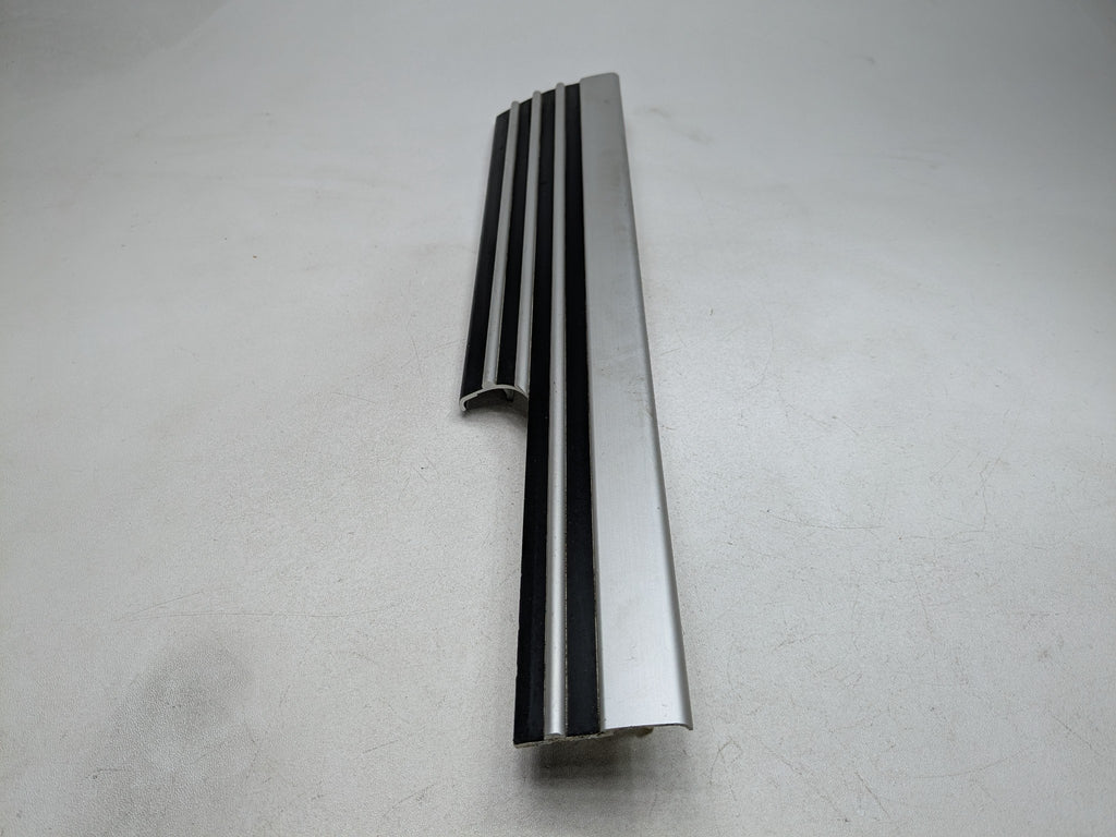 2003 - 2005 LAND ROVER RANGE ROVER OEM DOOR SILL SCUFF PLATE FRONT RIGHT SIDE