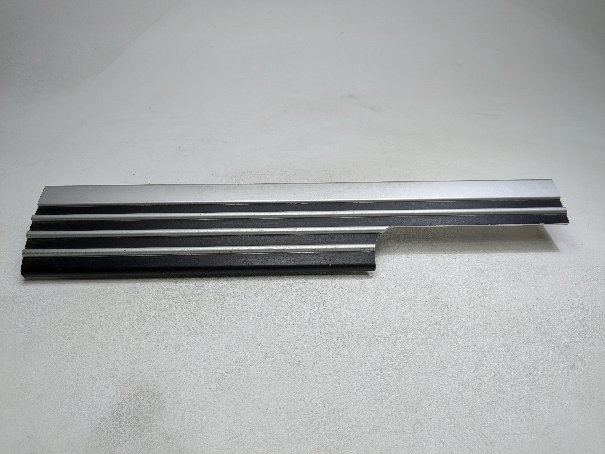 2003 - 2005 LAND ROVER RANGE ROVER OEM DOOR SILL SCUFF PLATE FRONT RIGHT SIDE