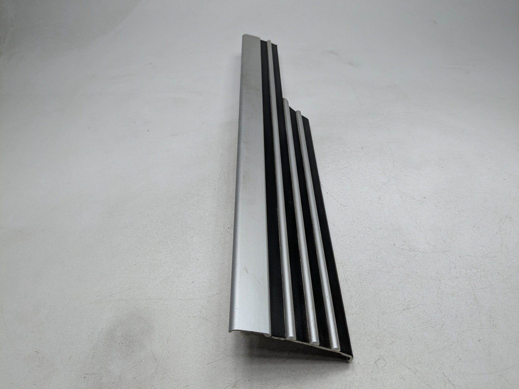 2003 - 2005 LAND ROVER RANGE ROVER OEM DOOR SILL SCUFF PLATE FRONT RIGHT SIDE