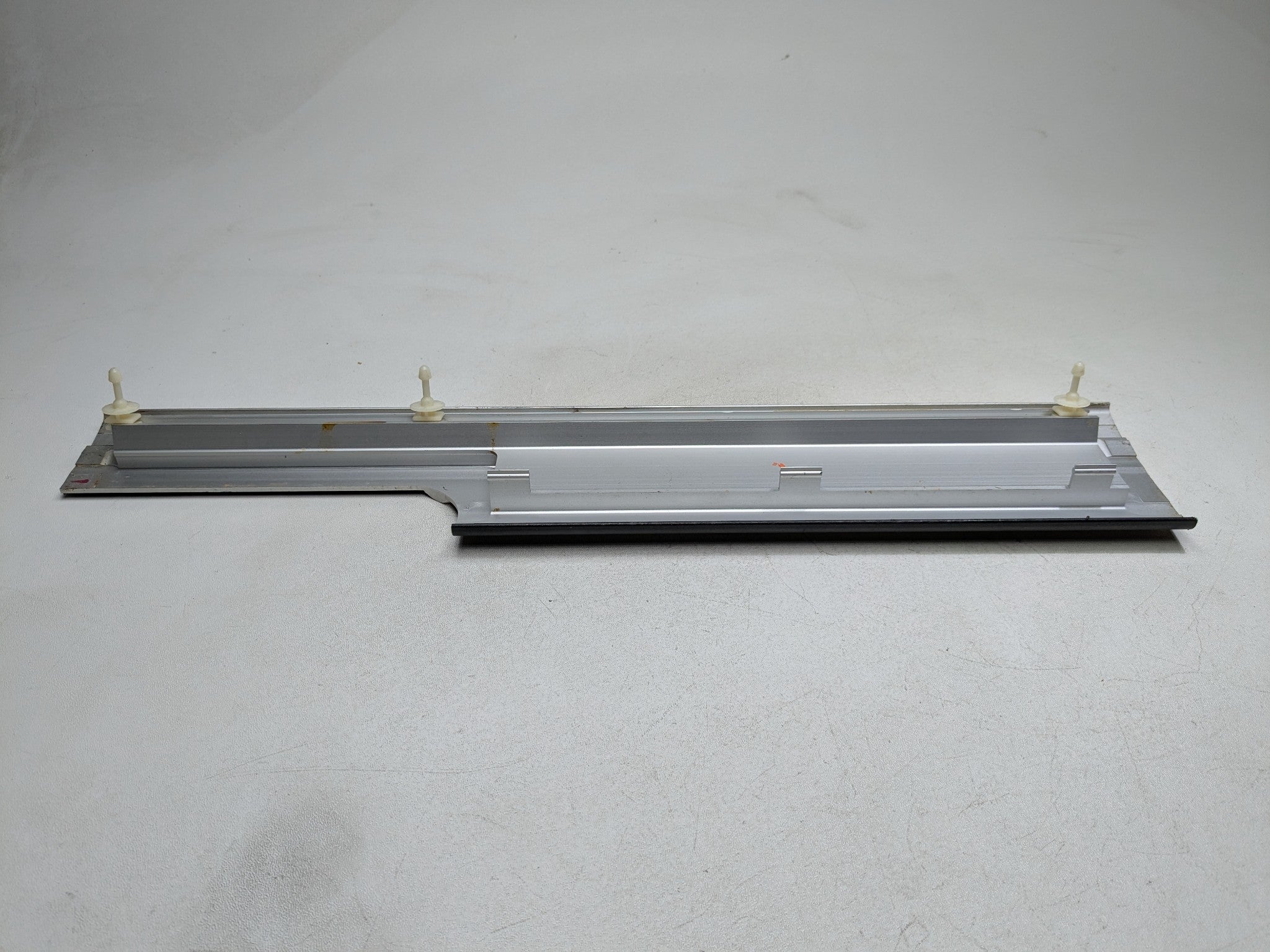 2003 - 2005 LAND ROVER RANGE ROVER OEM DOOR SILL SCUFF PLATE FRONT RIGHT SIDE