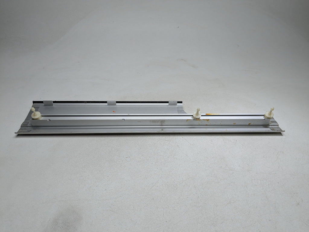 2003 - 2005 LAND ROVER RANGE ROVER OEM DOOR SILL SCUFF PLATE FRONT RIGHT SIDE