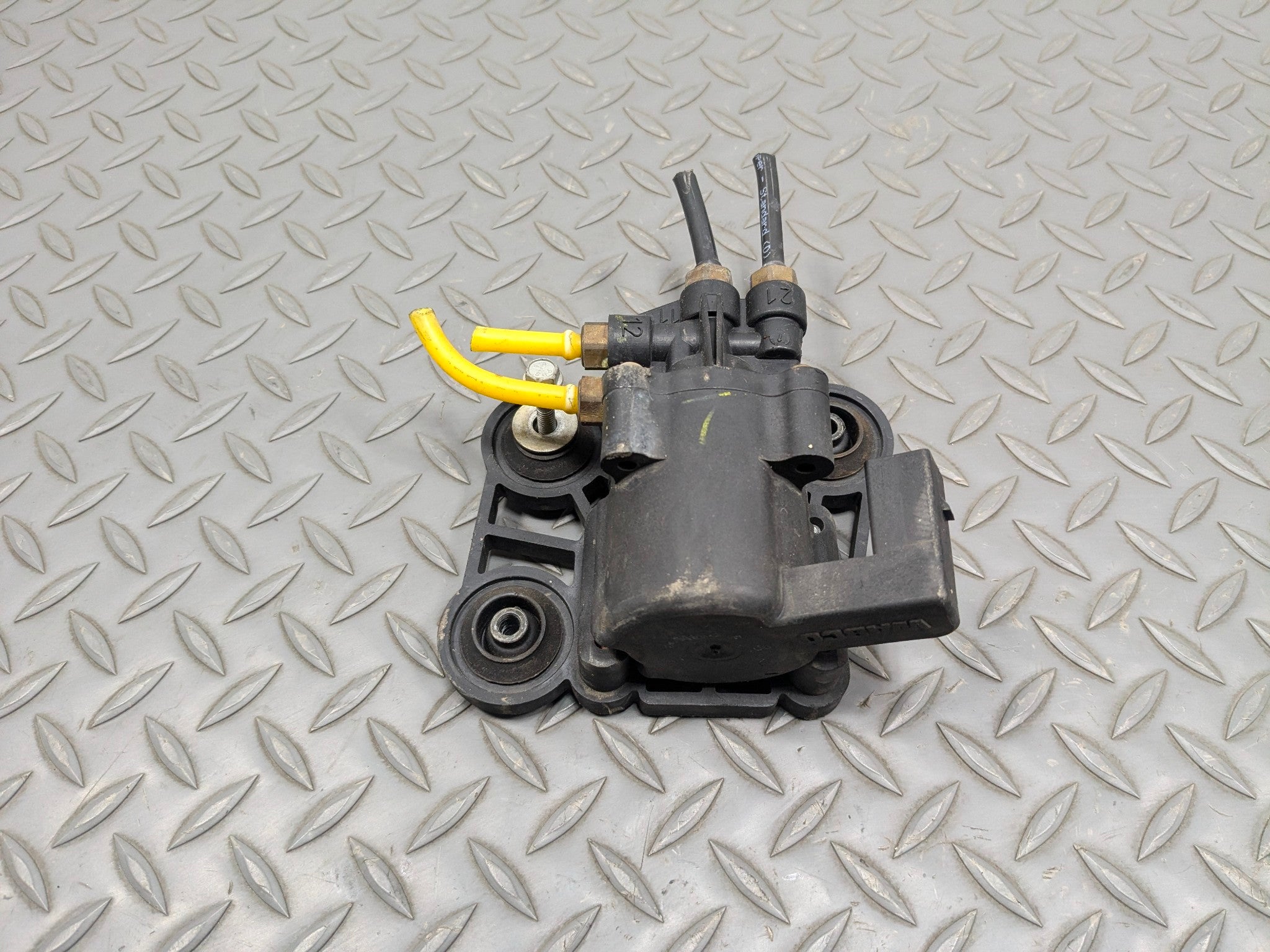 03 - 05 LAND ROVER RANGE ROVER OEM SOLENOID VALVE AIR SUSPENSION RIDE CONTROL