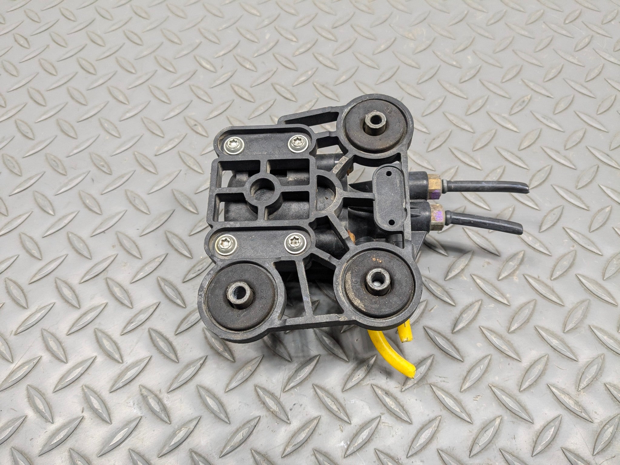 03 - 05 LAND ROVER RANGE ROVER OEM SOLENOID VALVE AIR SUSPENSION RIDE CONTROL