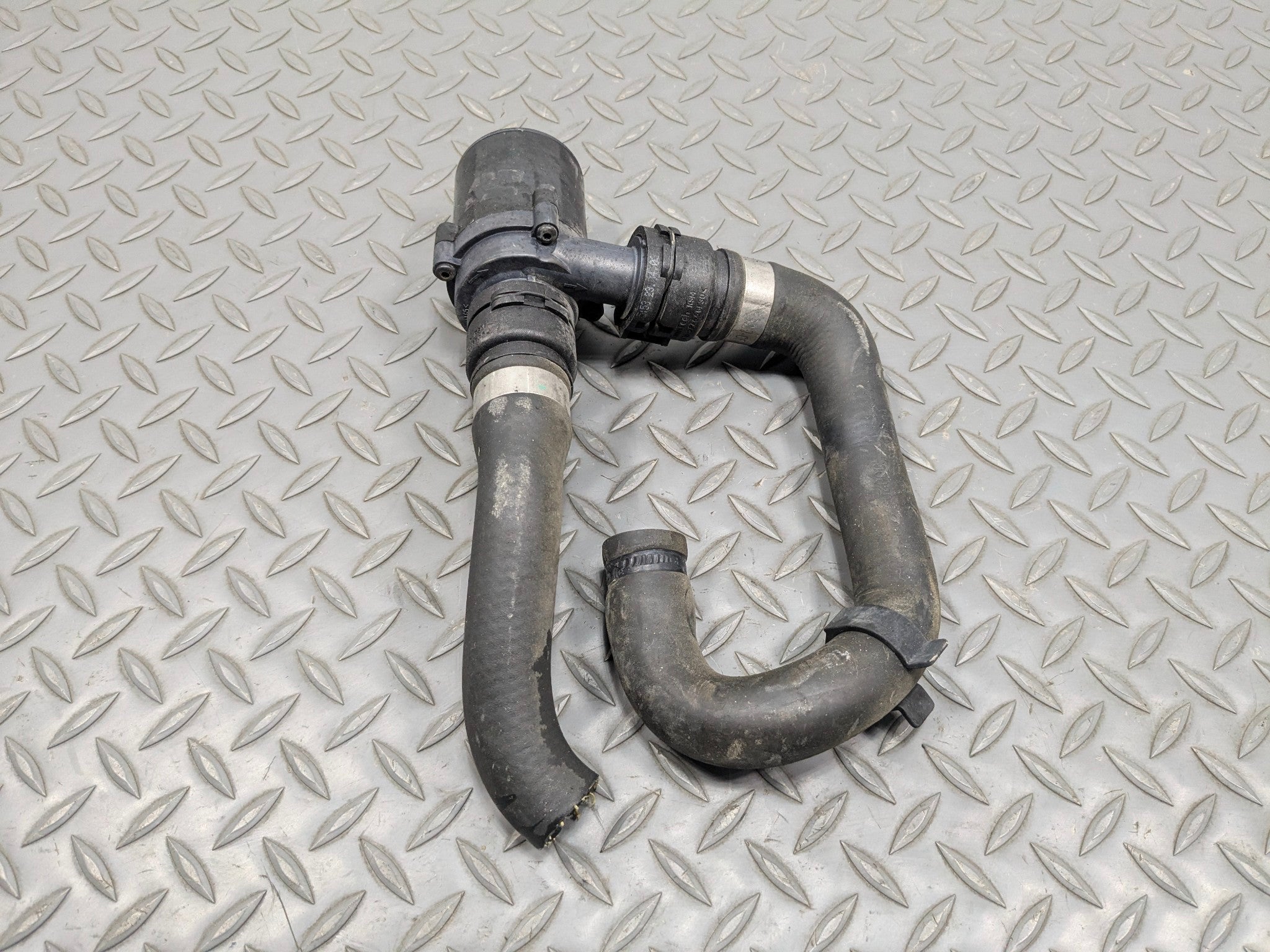 2003 - 2005 LAND ROVER RANGE ROVER OEM AUXILIARY WATER PUMP WITH HOSE PIPE