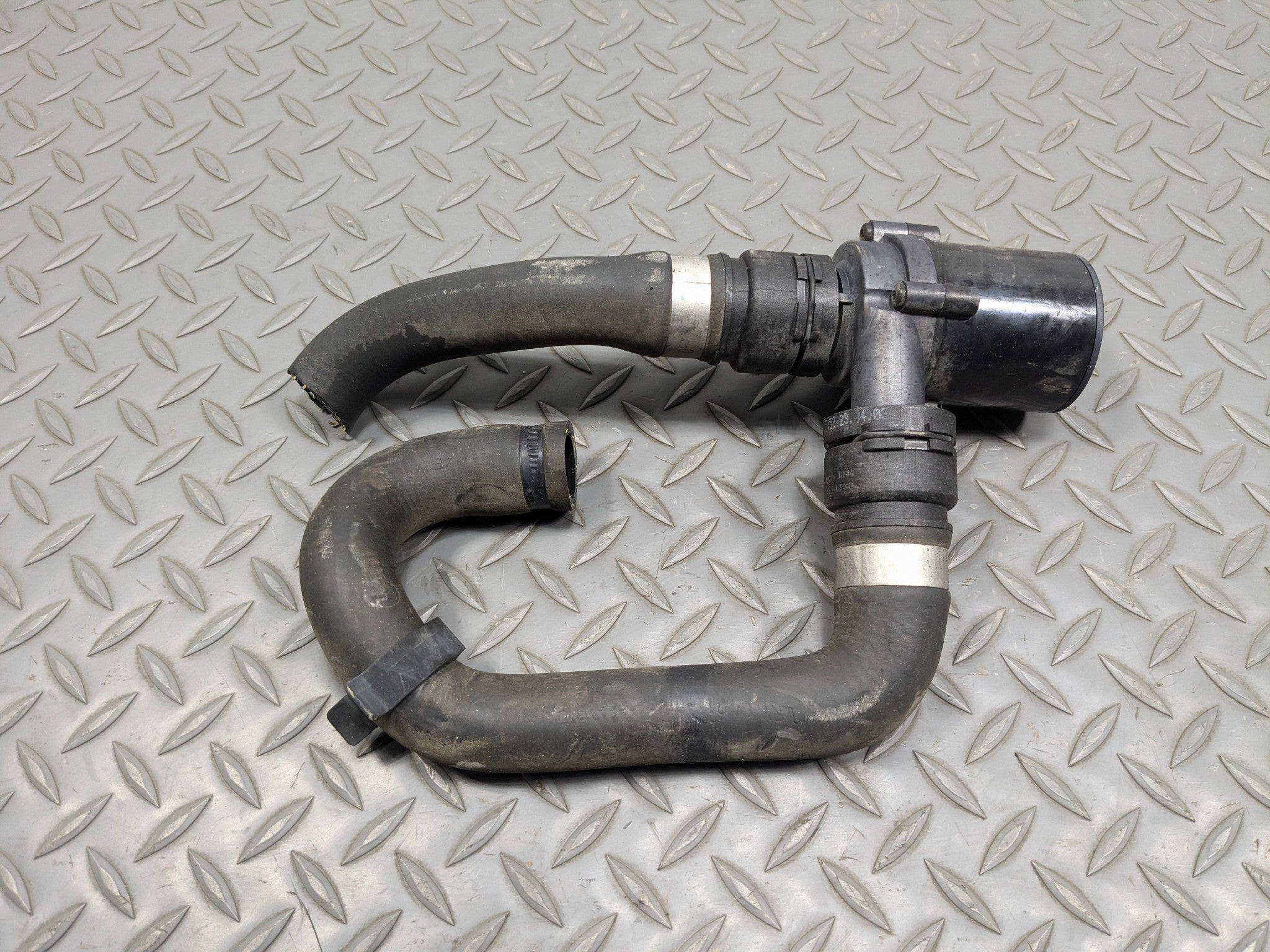 2003 - 2005 LAND ROVER RANGE ROVER OEM AUXILIARY WATER PUMP WITH HOSE PIPE