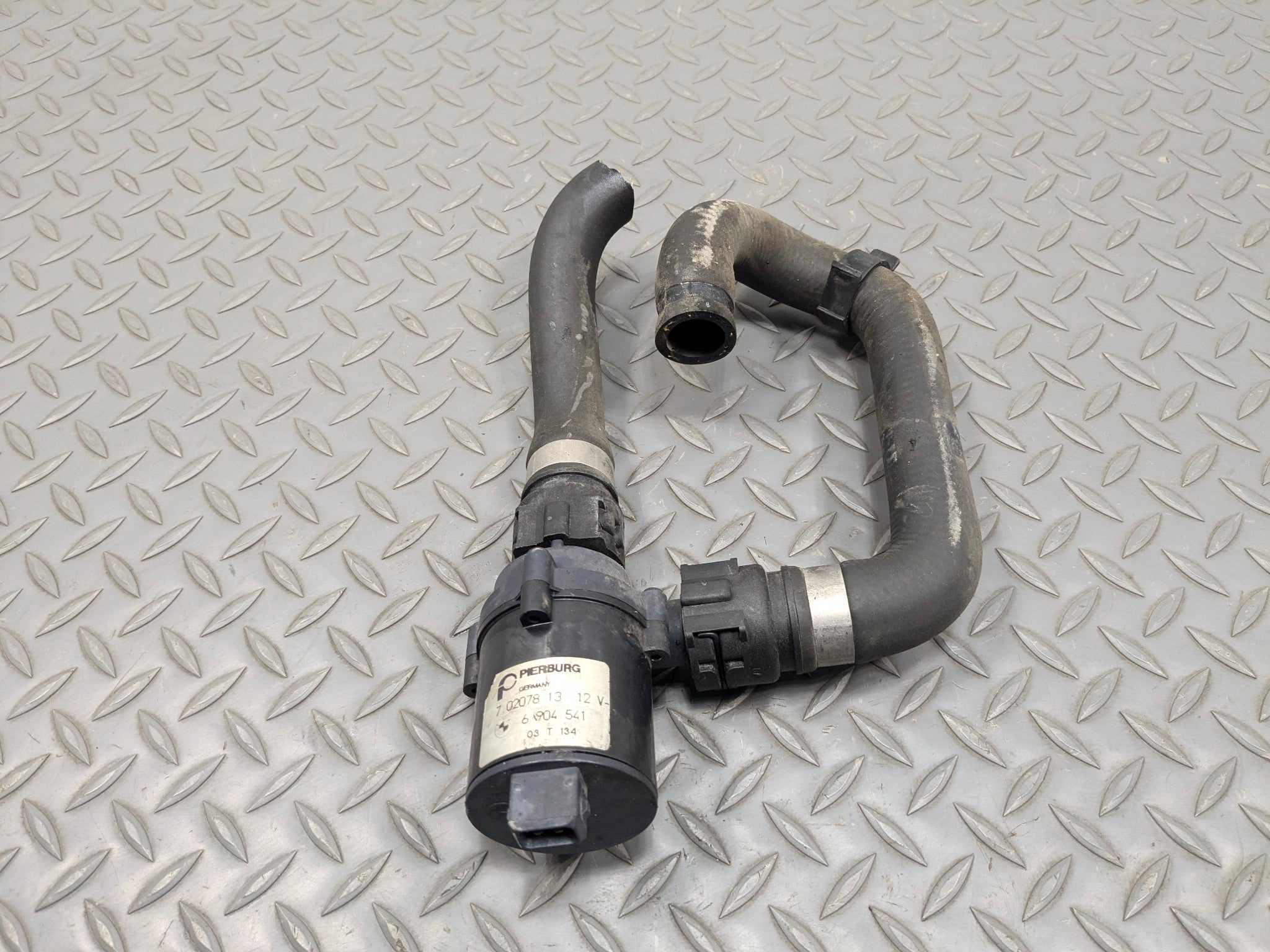 2003 - 2005 LAND ROVER RANGE ROVER OEM AUXILIARY WATER PUMP WITH HOSE PIPE