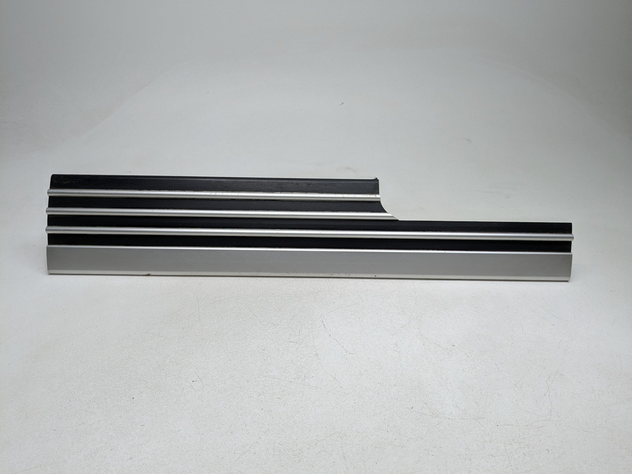 03 - 05 LAND ROVER RANGE ROVER OEM DOOR SILL SCUFF PLATE FRONT LEFT DRIVER SIDE