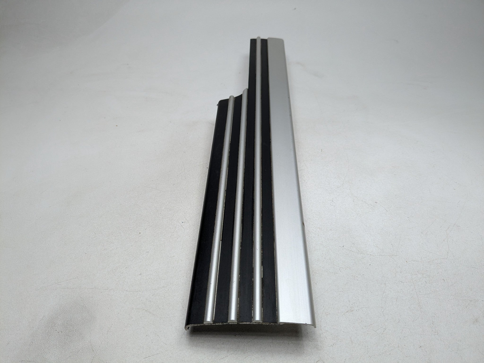 03 - 05 LAND ROVER RANGE ROVER OEM DOOR SILL SCUFF PLATE FRONT LEFT DRIVER SIDE