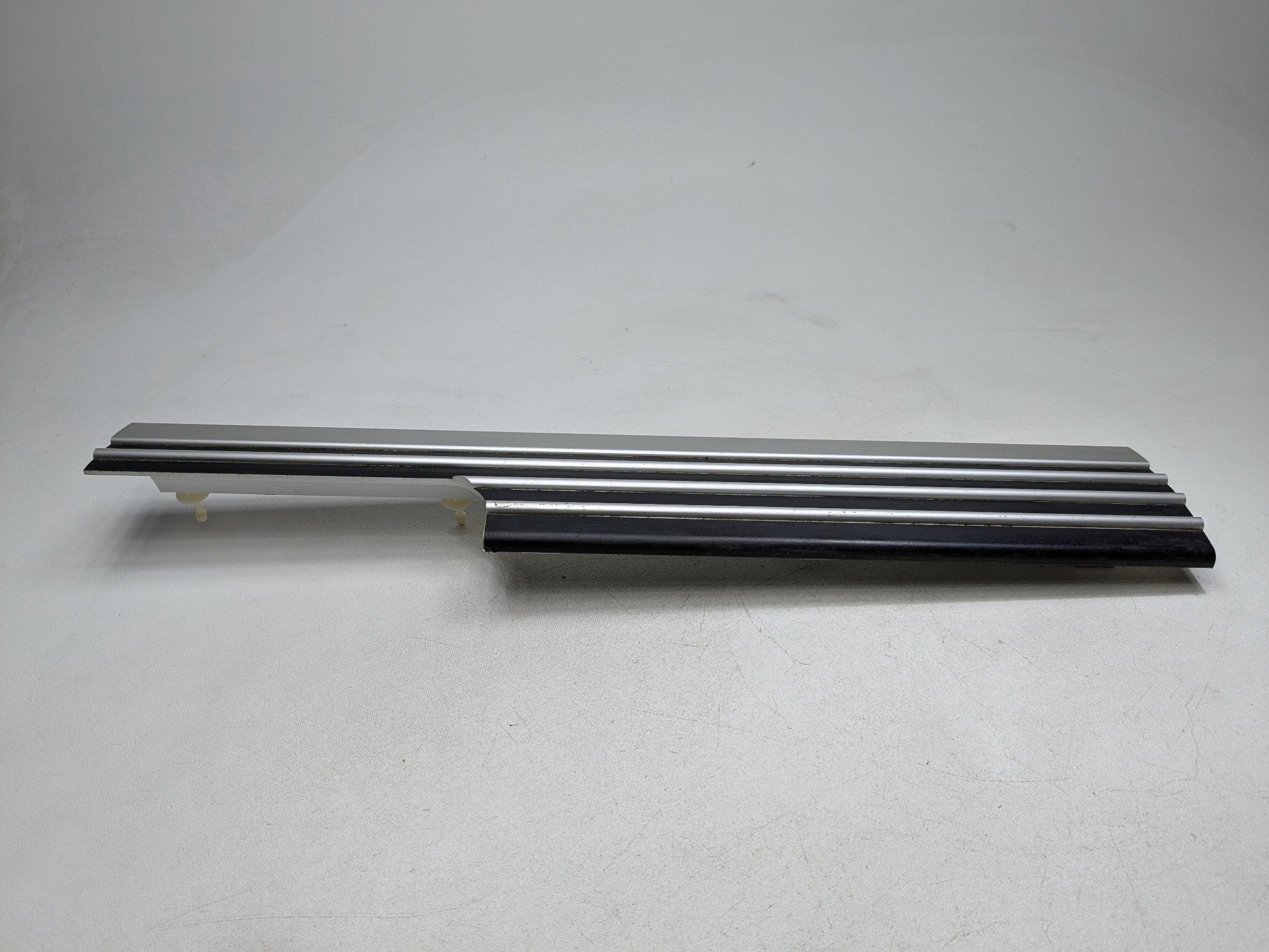03 - 05 LAND ROVER RANGE ROVER OEM DOOR SILL SCUFF PLATE FRONT LEFT DRIVER SIDE