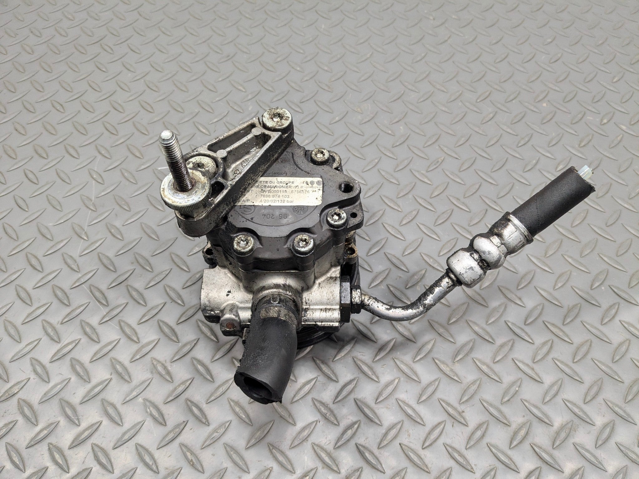 2003 - 2005 LAND ROVER RANGE ROVER OEM POWER STEERING PUMP MOTOR ASSEMBLY