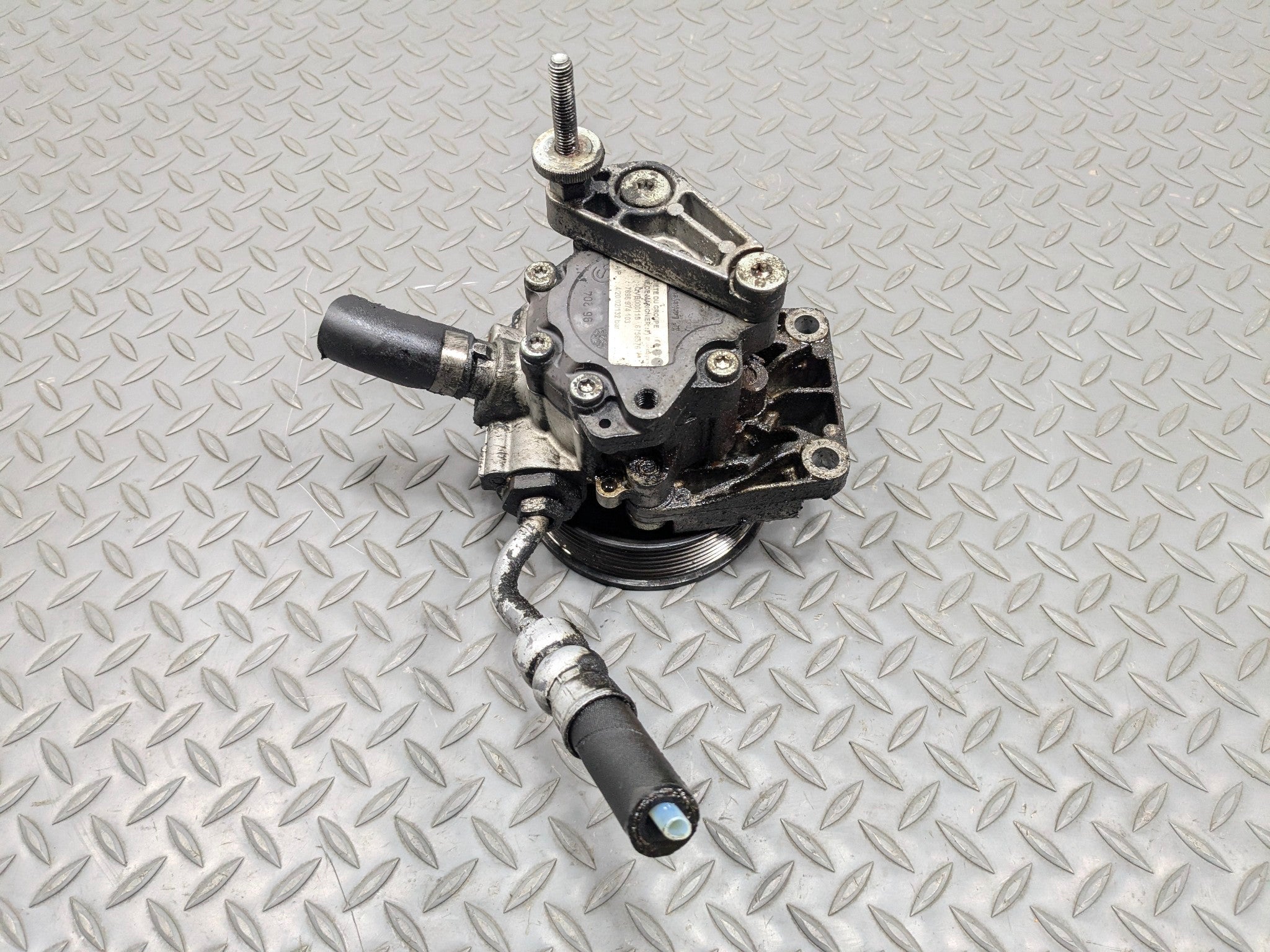 2003 - 2005 LAND ROVER RANGE ROVER OEM POWER STEERING PUMP MOTOR ASSEMBLY