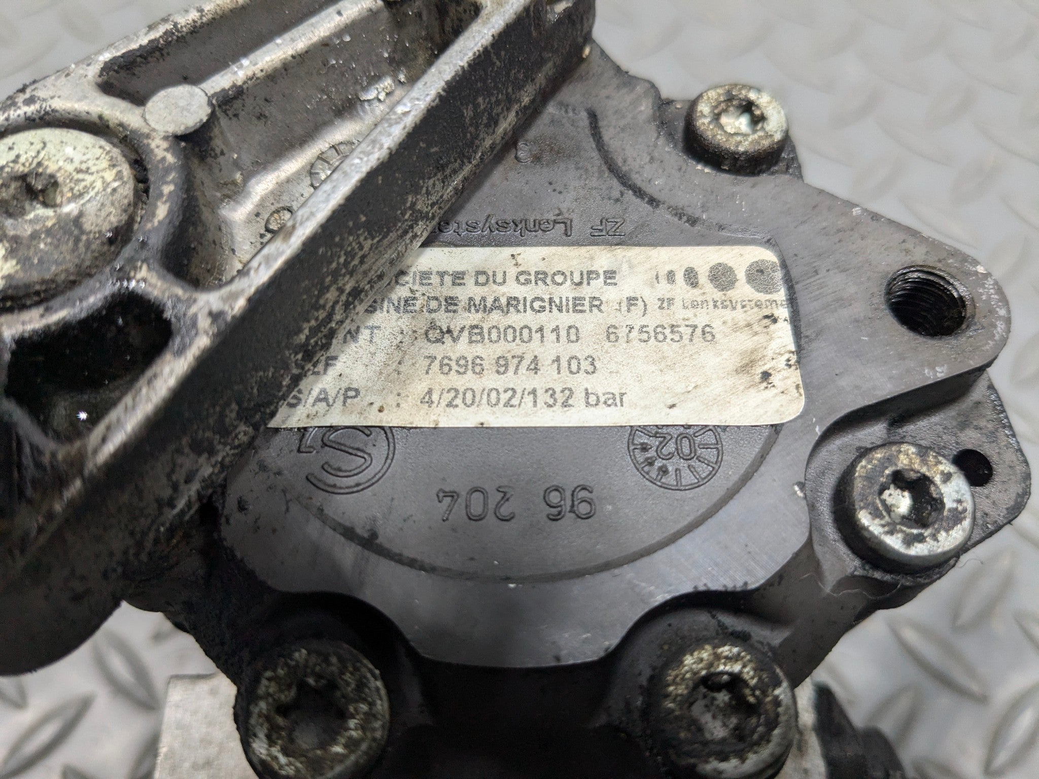 2003 - 2005 LAND ROVER RANGE ROVER OEM POWER STEERING PUMP MOTOR ASSEMBLY