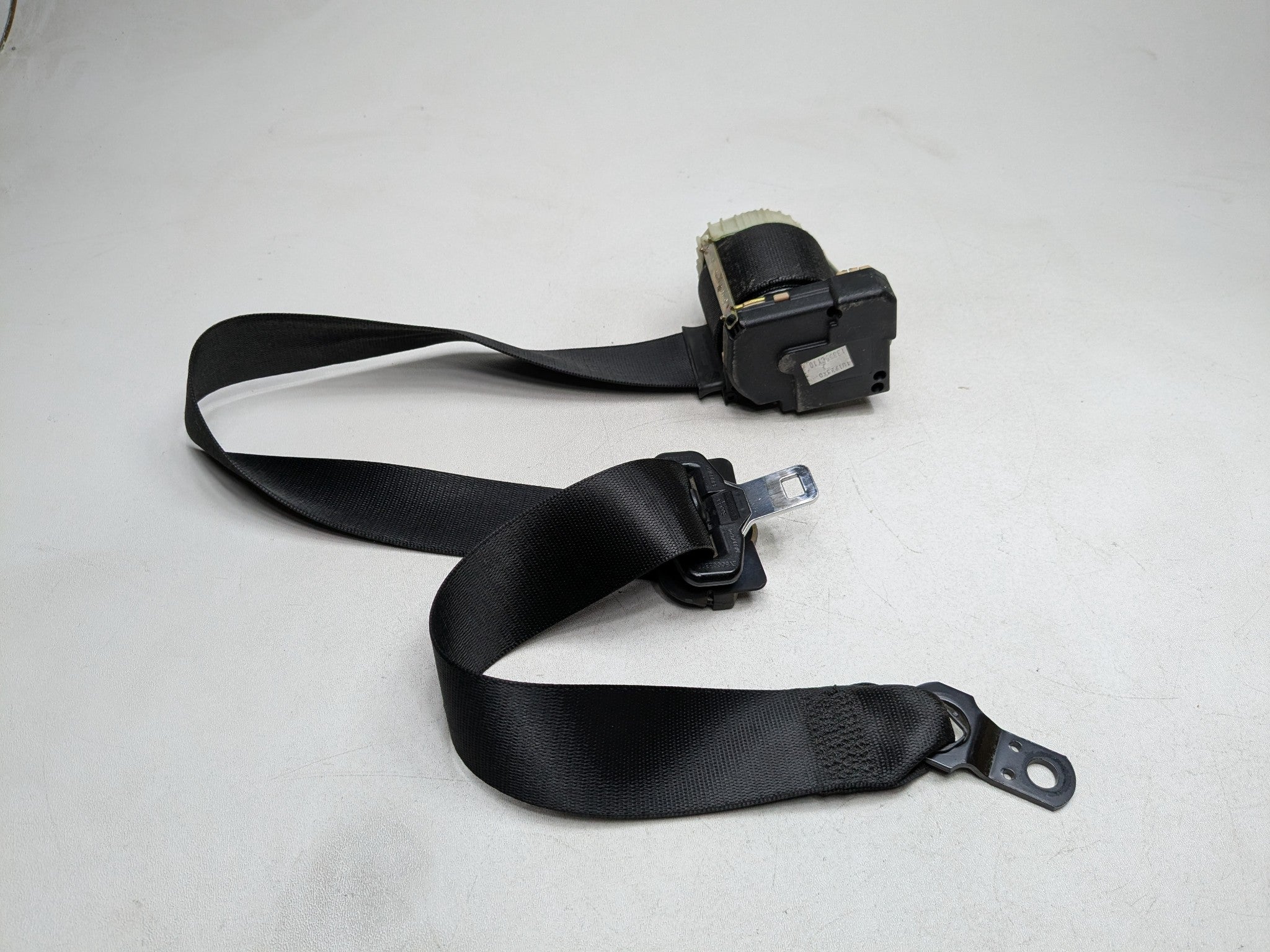 2003 - 2005 LAND ROVER RANGE ROVER OEM SEAT BELT RETRACTOR REAR LEFT CENTER