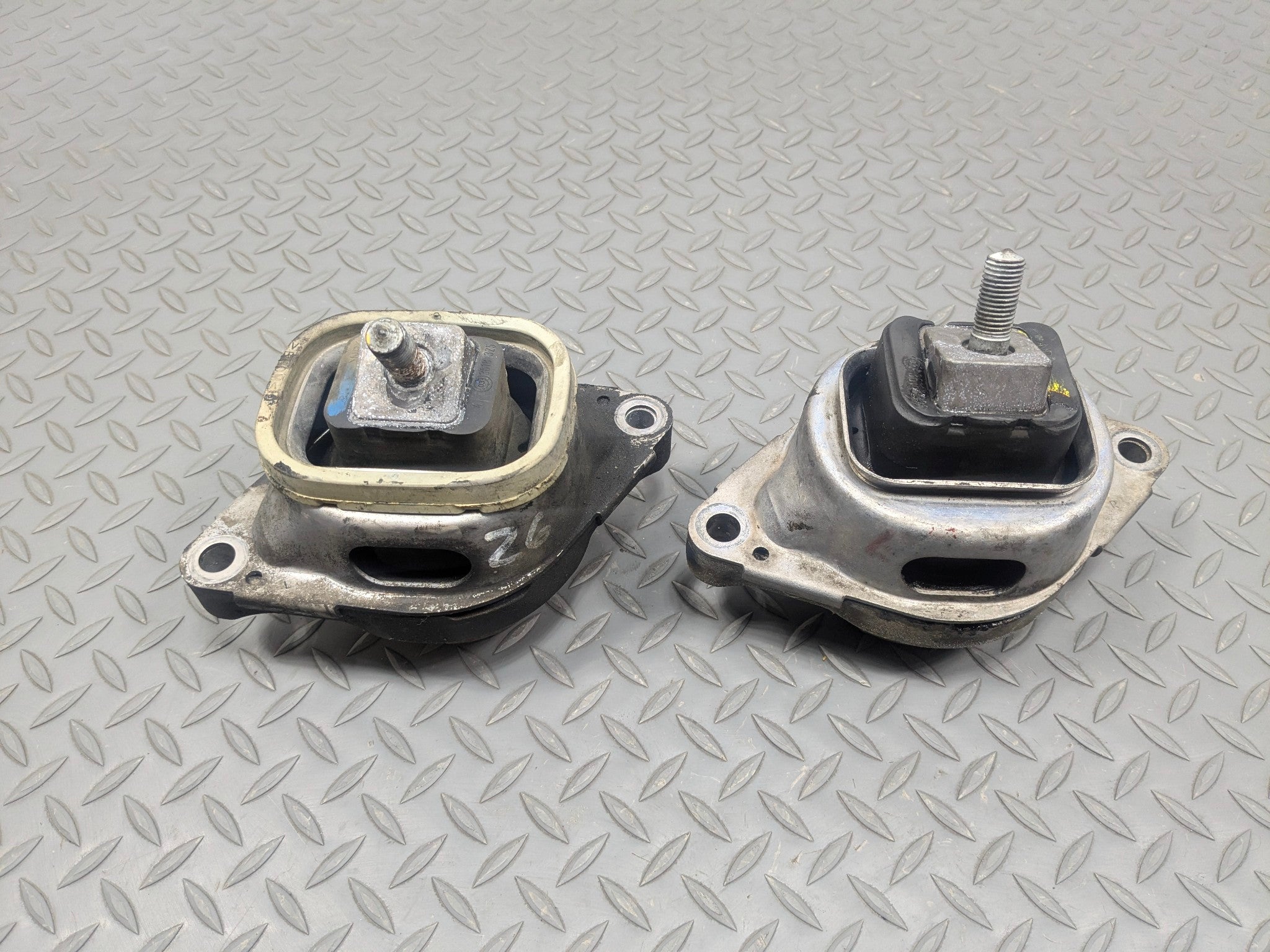 03 - 05 LAND ROVER RANGE ROVER OEM ENGINE FRAME MOUNT FRONT LEFT AND RIGHT SIDE