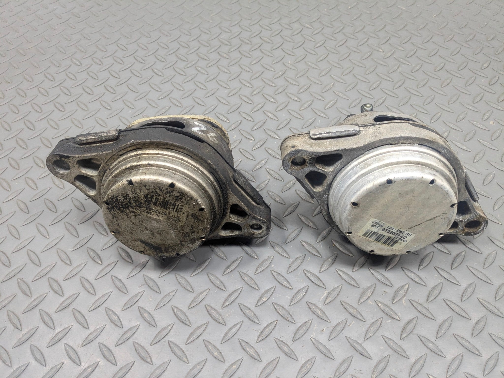 03 - 05 LAND ROVER RANGE ROVER OEM ENGINE FRAME MOUNT FRONT LEFT AND RIGHT SIDE