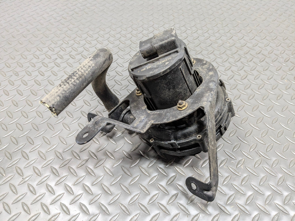 2003 - 2005 LAND ROVER RANGE ROVER OEM SECONDARY AIR BLOWER PUMP AND BRACKET