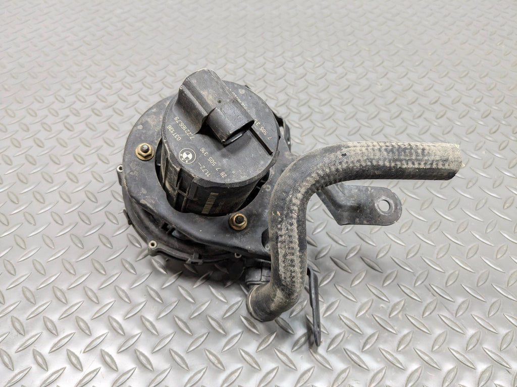 2003 - 2005 LAND ROVER RANGE ROVER OEM SECONDARY AIR BLOWER PUMP AND BRACKET