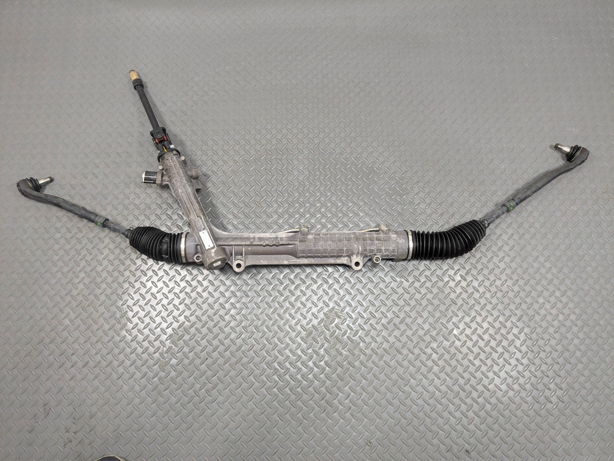 2003 - 2005 LAND ROVER RANGE ROVER OEM POWER STEERING RACK AND PINION ASSEMBLY