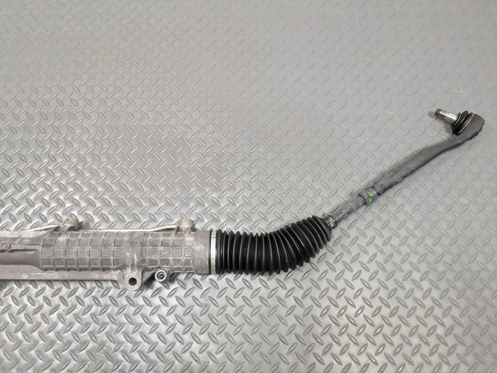 2003 - 2005 LAND ROVER RANGE ROVER OEM POWER STEERING RACK AND PINION ASSEMBLY