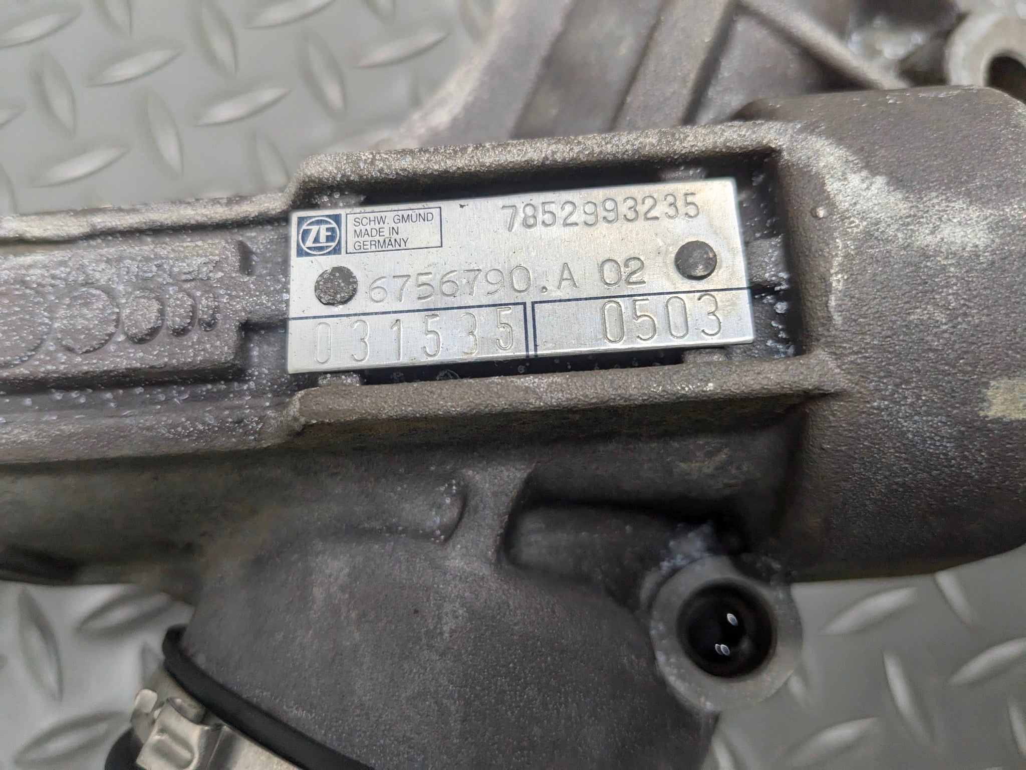 2003 - 2005 LAND ROVER RANGE ROVER OEM POWER STEERING RACK AND PINION ASSEMBLY