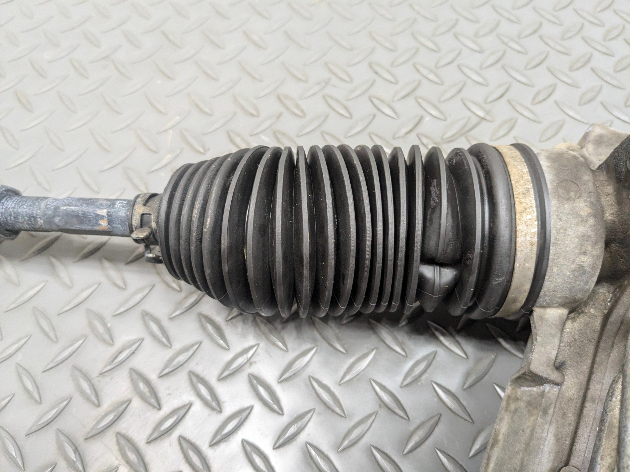 2003 - 2005 LAND ROVER RANGE ROVER OEM POWER STEERING RACK AND PINION ASSEMBLY