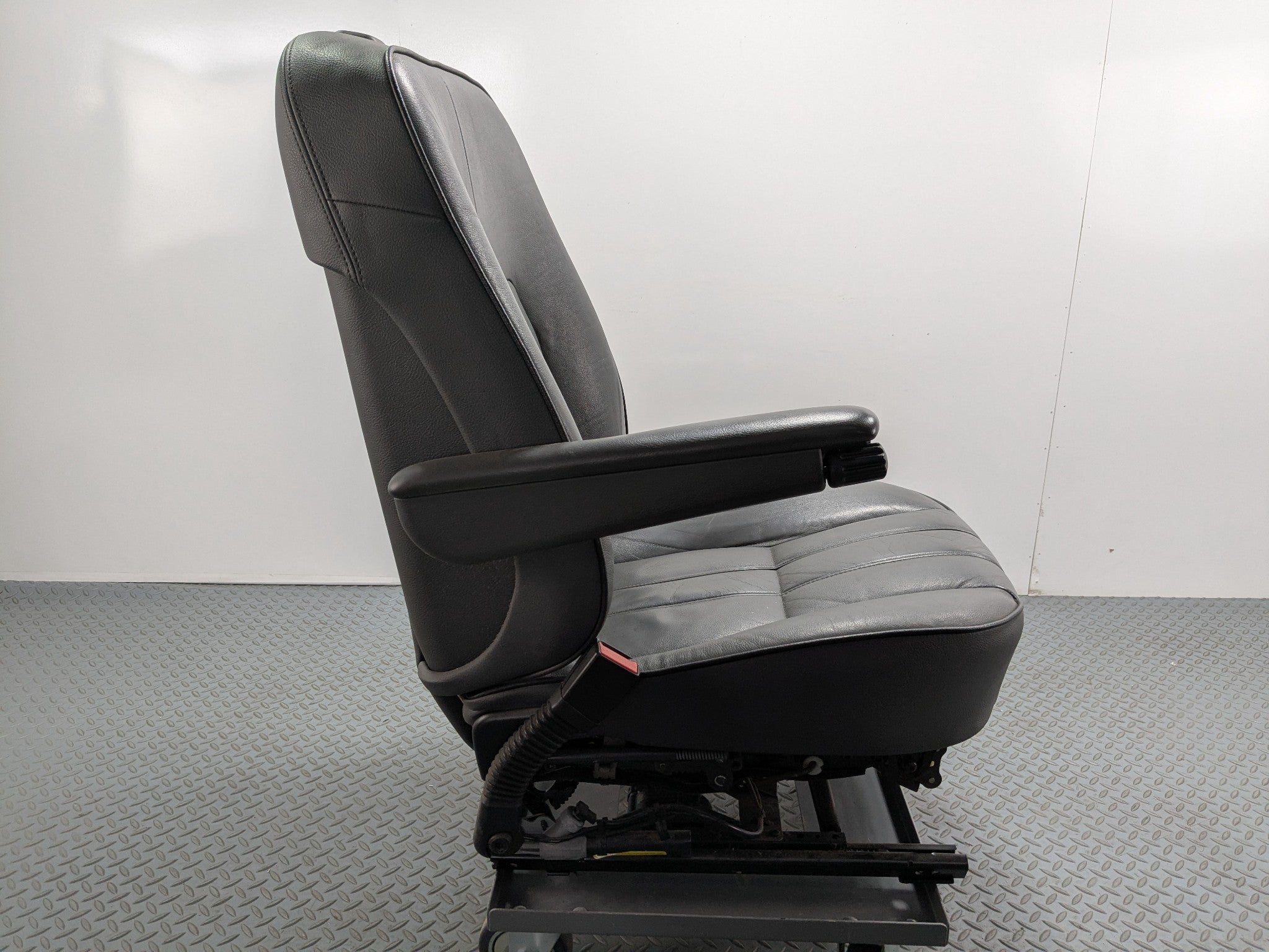 03 - 2005 LAND ROVER RANGE ROVER OEM SEAT ASSEMBLY BLACK LEATHER FRONT LEFT SIDE