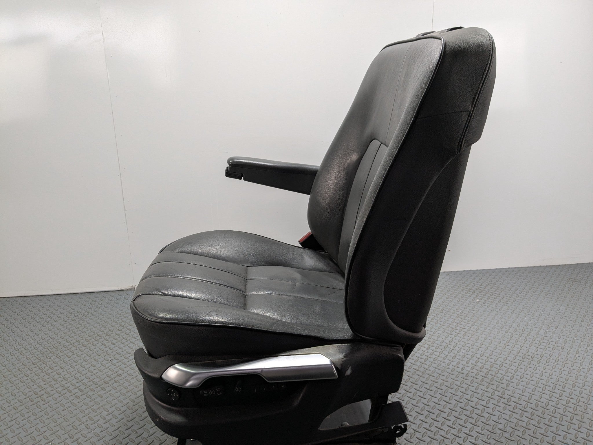 03 - 2005 LAND ROVER RANGE ROVER OEM SEAT ASSEMBLY BLACK LEATHER FRONT LEFT SIDE