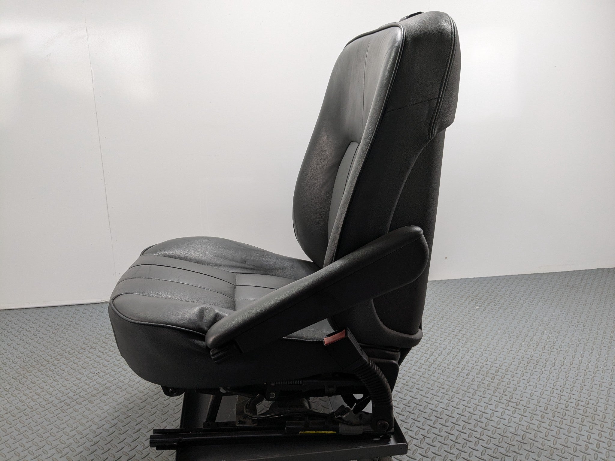 03 - 05 LAND ROVER RANGE ROVER OEM SEAT ASSEMBLY BLACK LEATHER FRONT RIGHT SIDE
