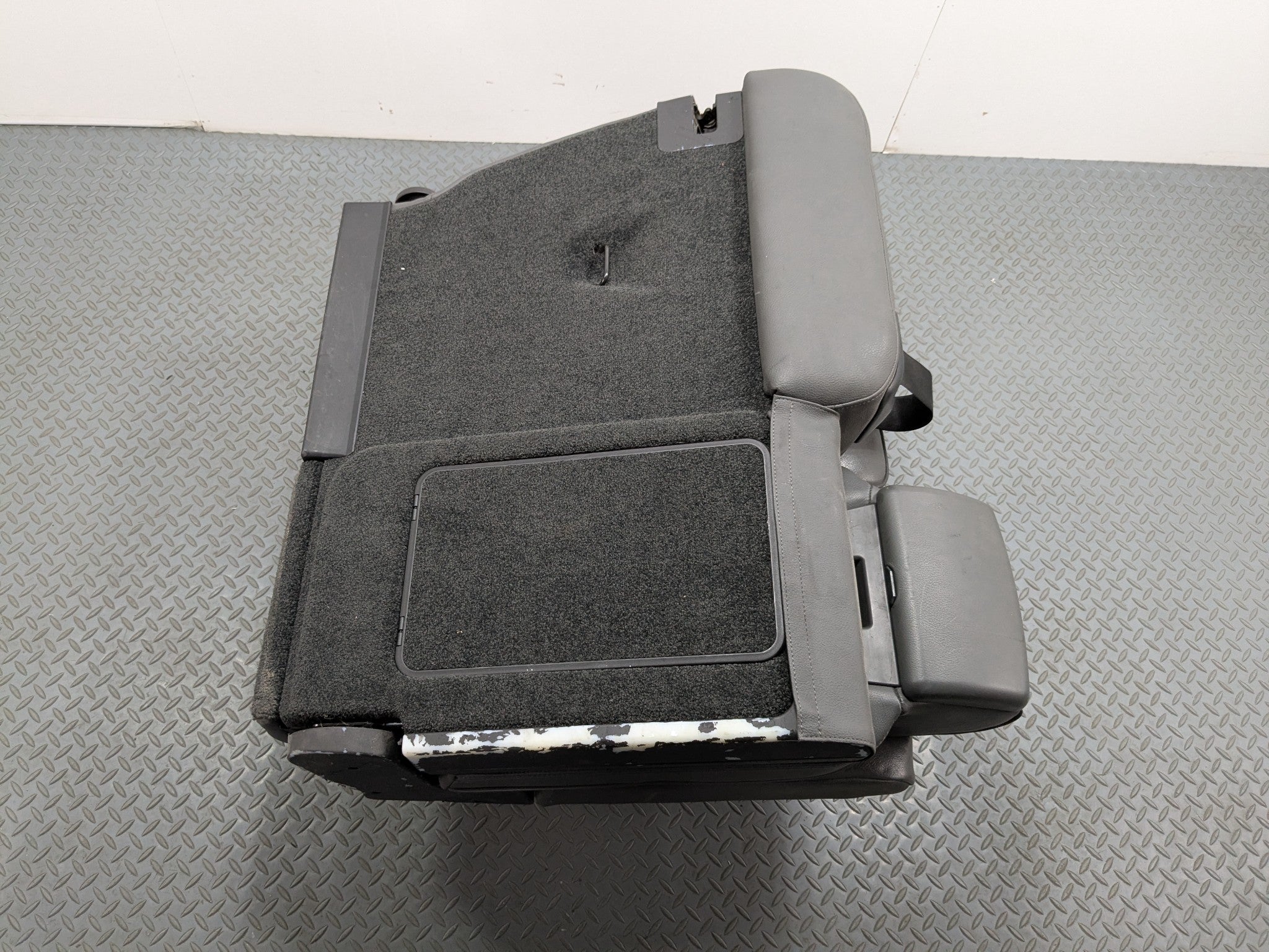 03 - 05 LAND ROVER RANGE ROVER OEM SEAT BLACK LEATHER WITH BUCKLE REAR LEFT SIDE
