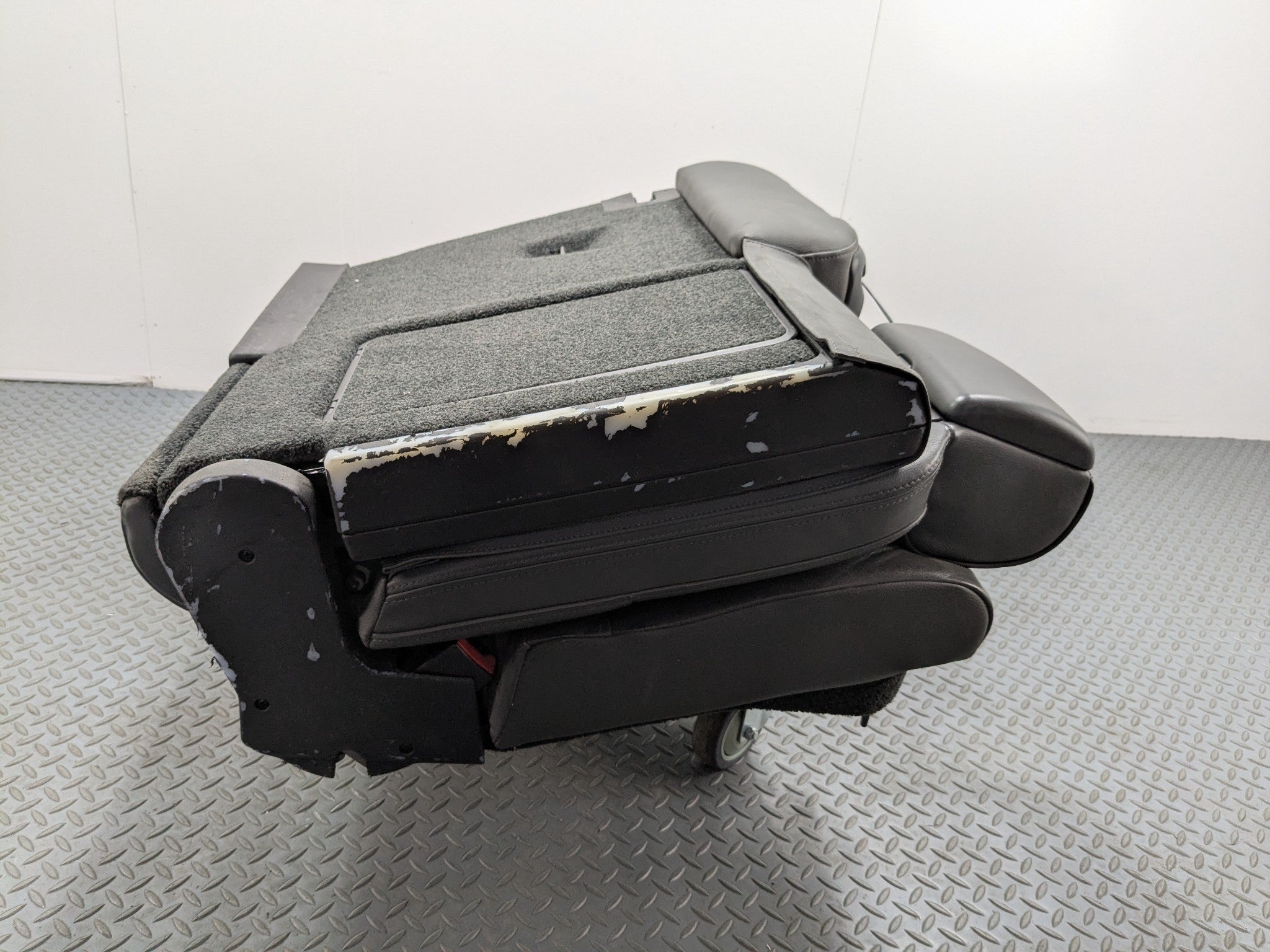 03 - 05 LAND ROVER RANGE ROVER OEM SEAT BLACK LEATHER WITH BUCKLE REAR LEFT SIDE