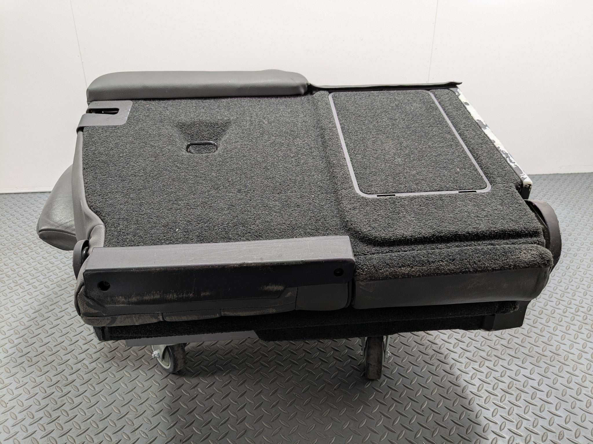 03 - 05 LAND ROVER RANGE ROVER OEM SEAT BLACK LEATHER WITH BUCKLE REAR LEFT SIDE