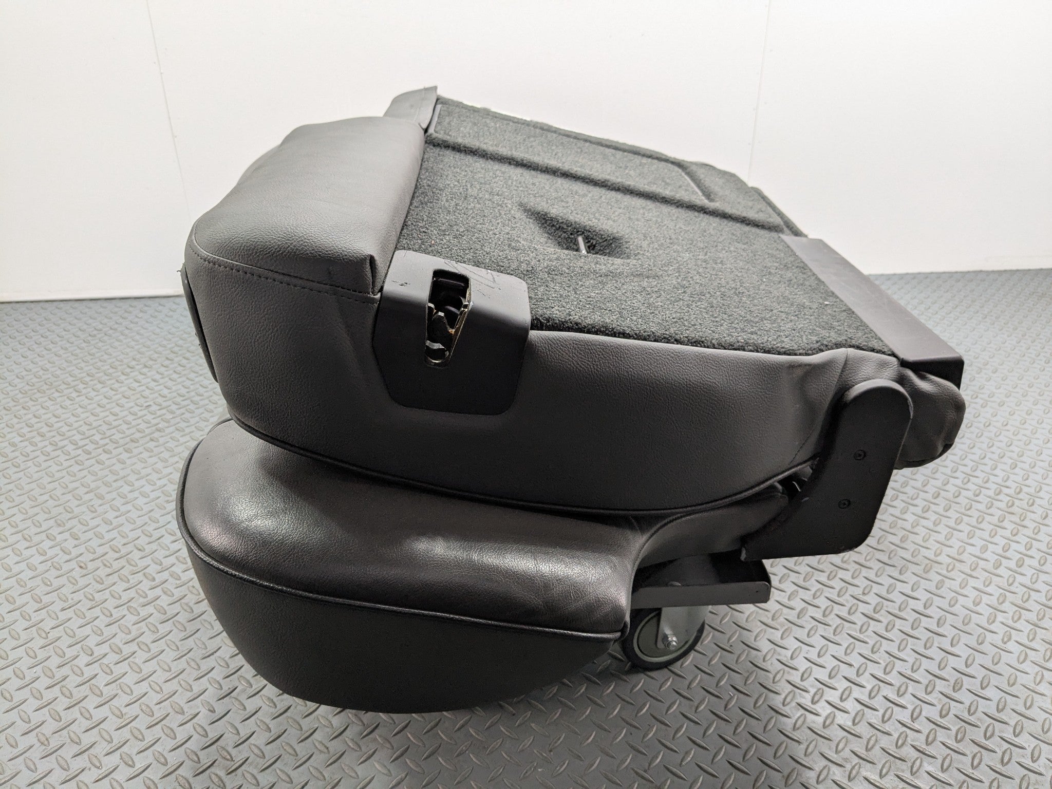 03 - 05 LAND ROVER RANGE ROVER OEM SEAT BLACK LEATHER WITH BUCKLE REAR LEFT SIDE