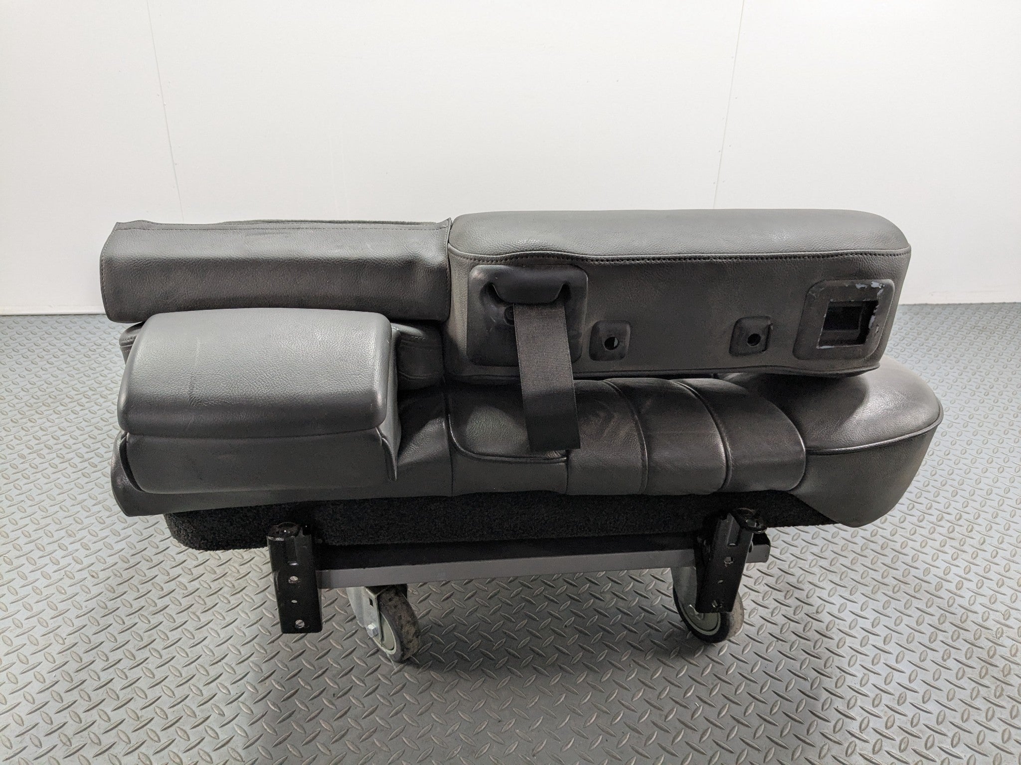 03 - 05 LAND ROVER RANGE ROVER OEM SEAT BLACK LEATHER WITH BUCKLE REAR LEFT SIDE
