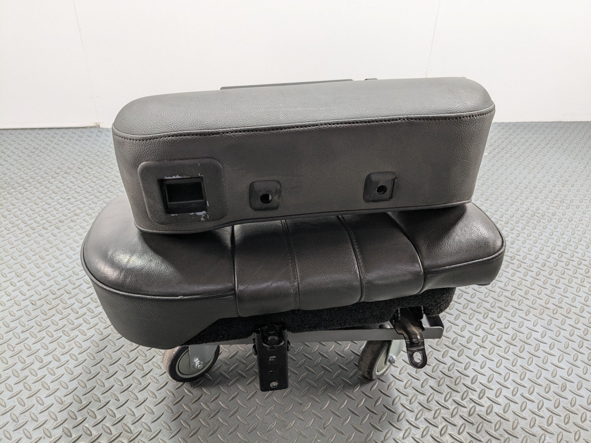 03 - 05 LAND ROVER RANGE ROVER OEM SEAT BLACK LEATHER WITH BUCKLE REAR RIGH SIDE