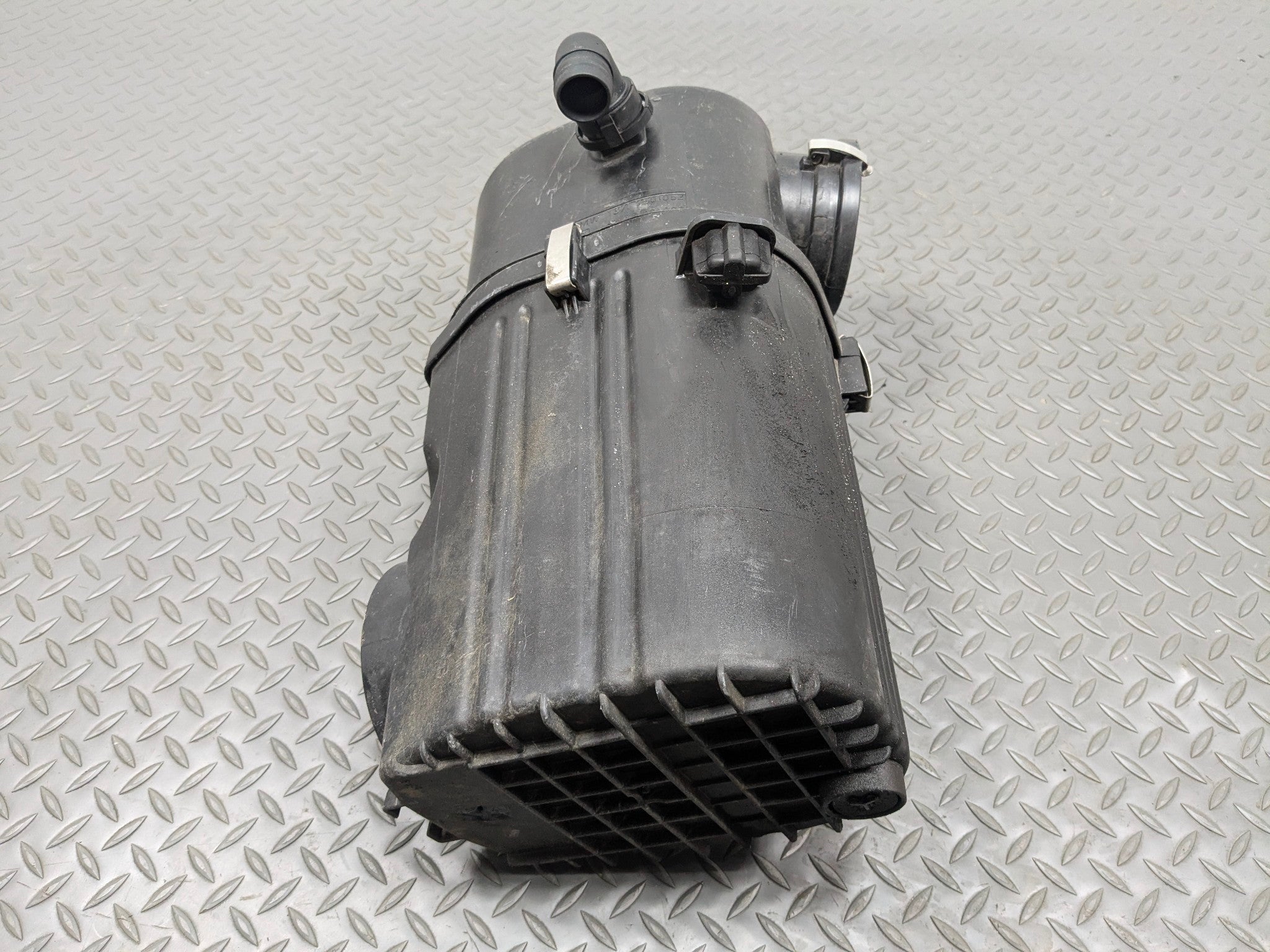 2003 - 2005 LAND ROVER RANGE ROVER OEM AIR INTAKE CLEANER FILTER BOX ASSEMBLY