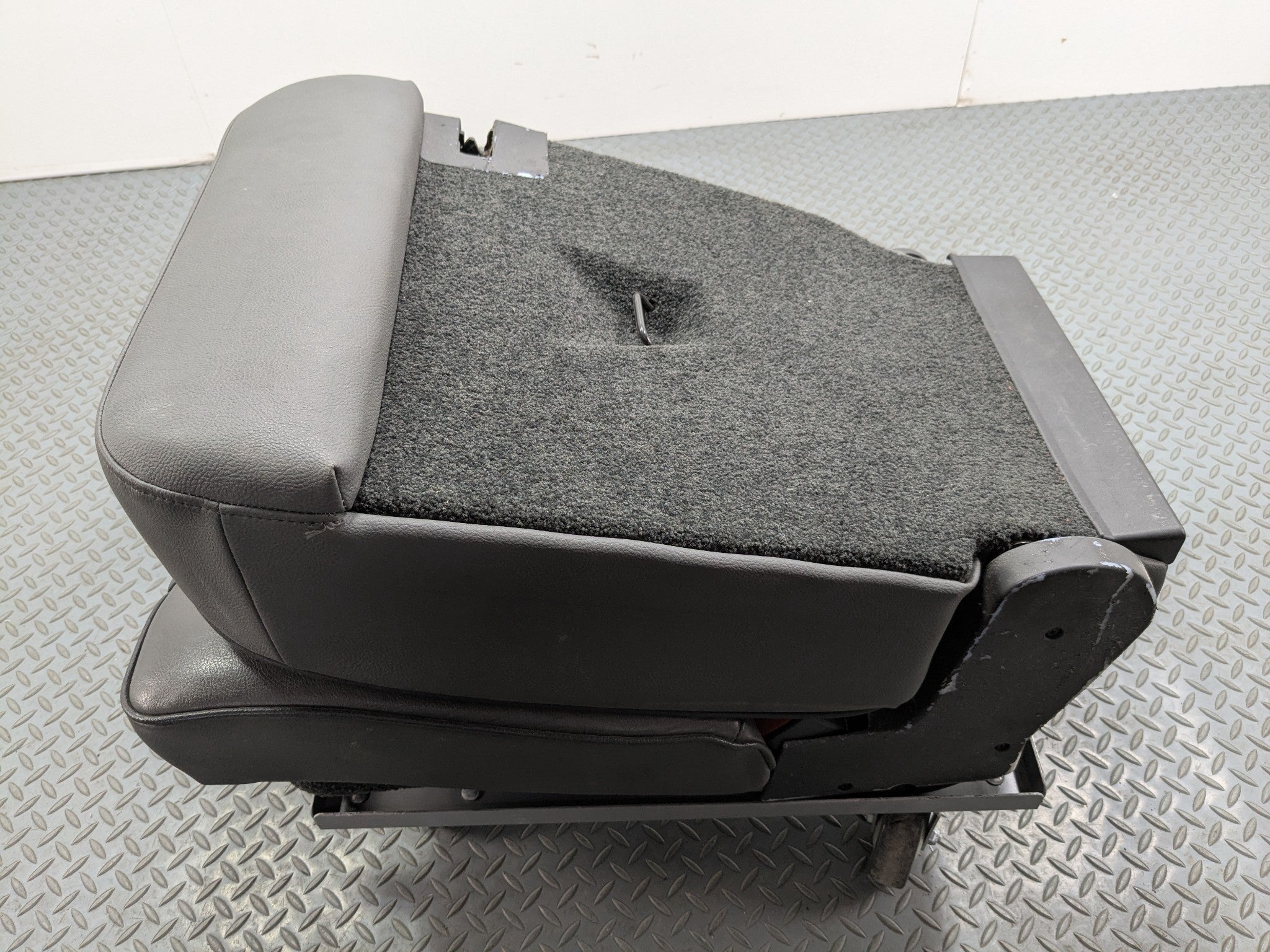 03 - 05 LAND ROVER RANGE ROVER OEM SEAT BLACK LEATHER WITH BUCKLE REAR RIGH SIDE