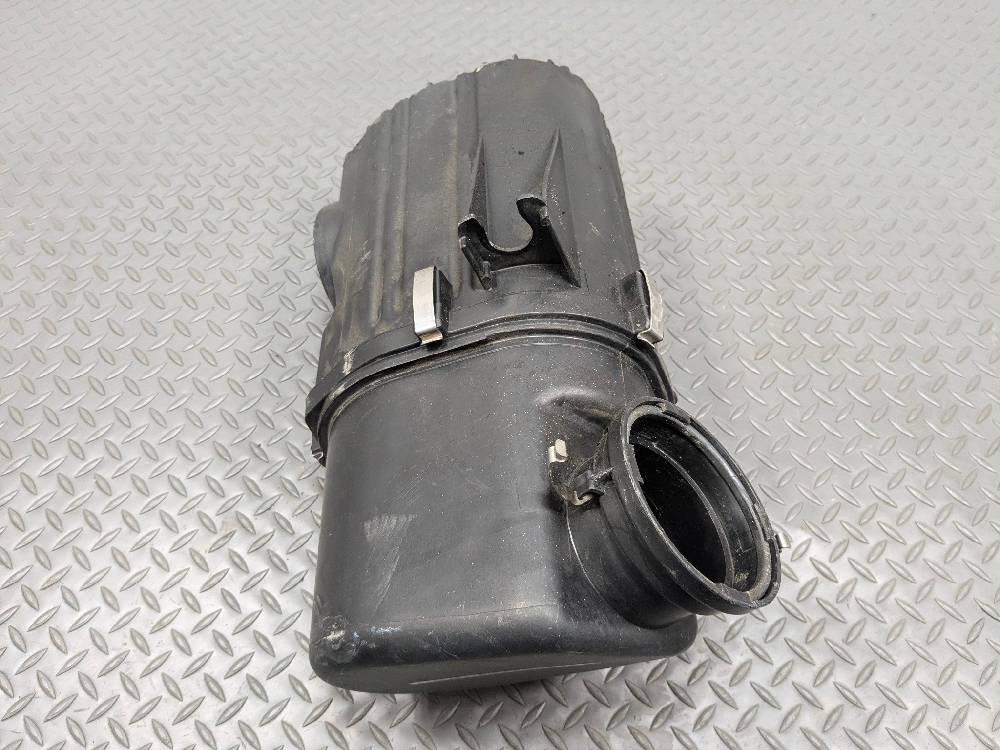 2003 - 2005 LAND ROVER RANGE ROVER OEM AIR INTAKE CLEANER FILTER BOX ASSEMBLY